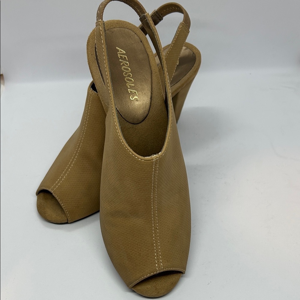 Aerosoles SURVIVOR Women's Tan Peep-Toe Slingback Shoes 8W. Prewoned